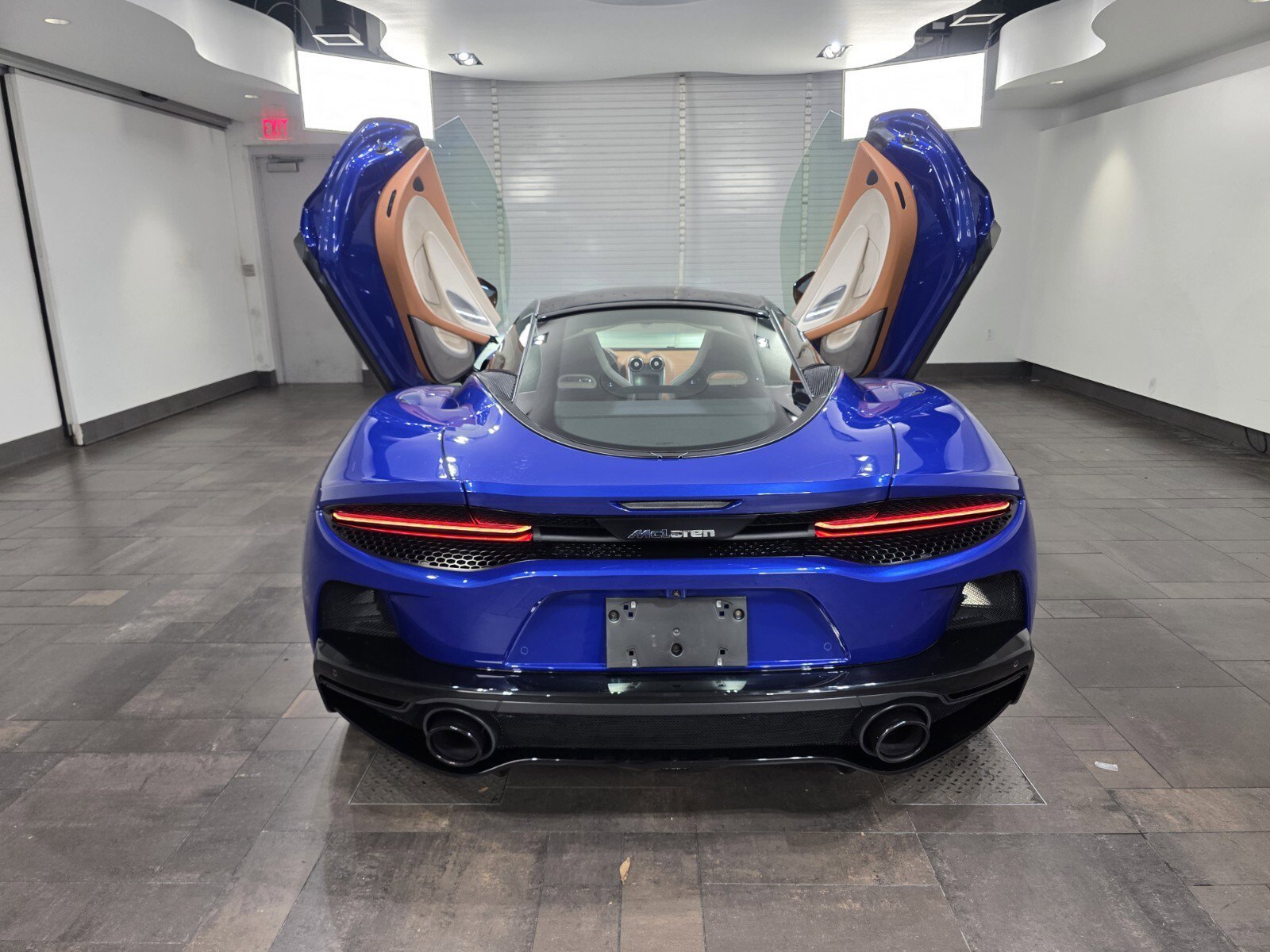 Used 2023 Aurora Blue McLaren  image 21