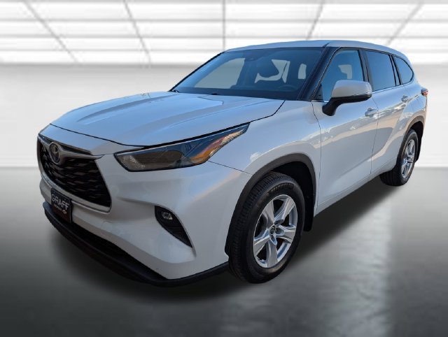 Used 2023 Off-white Toyota LE image 28