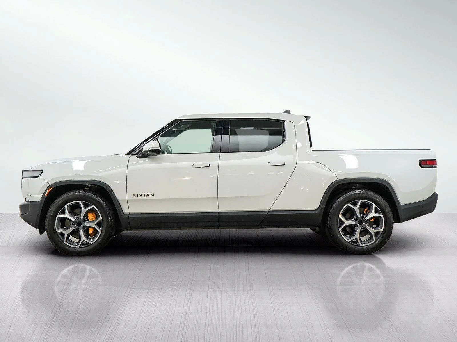 Used 2022 Rivian R1T Adventure with VIN 7FCTGAAA5NN008380 for sale in Bloomington, Minnesota