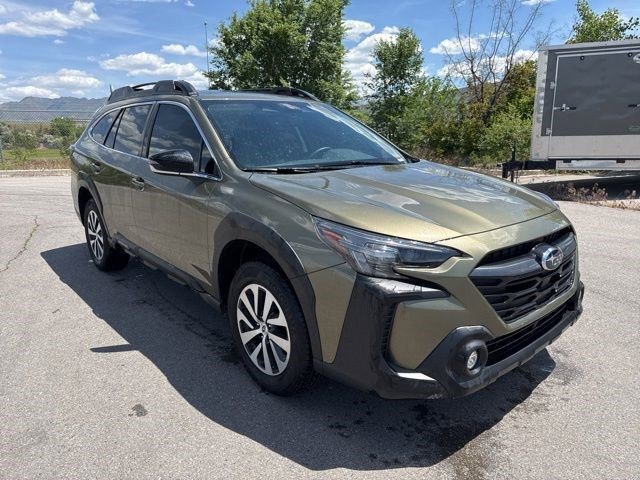 2025 Subaru Outback Premium's photo
