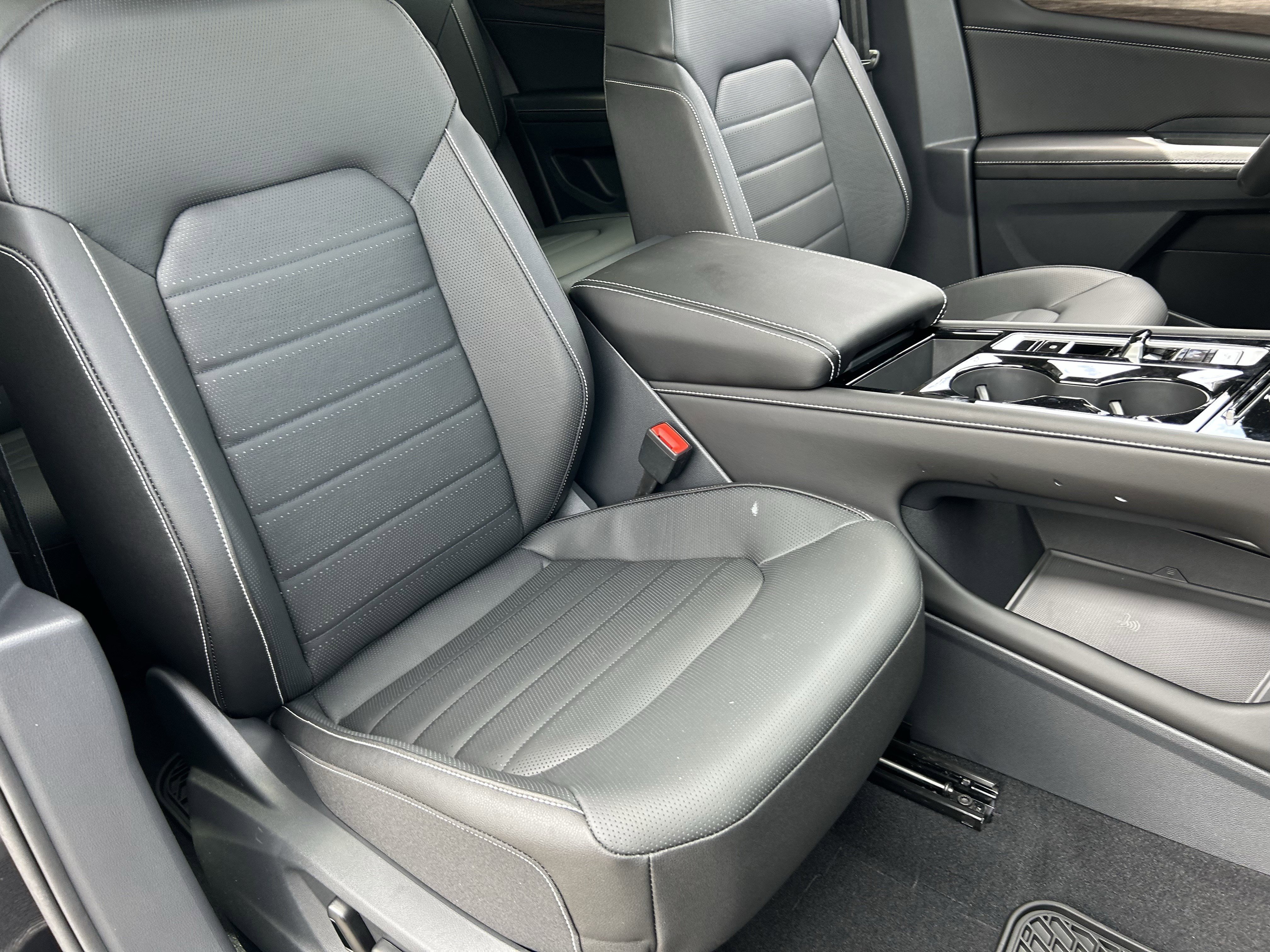 New 2026 Deep Black Pearl Volkswagen 2.0T SEL image 6