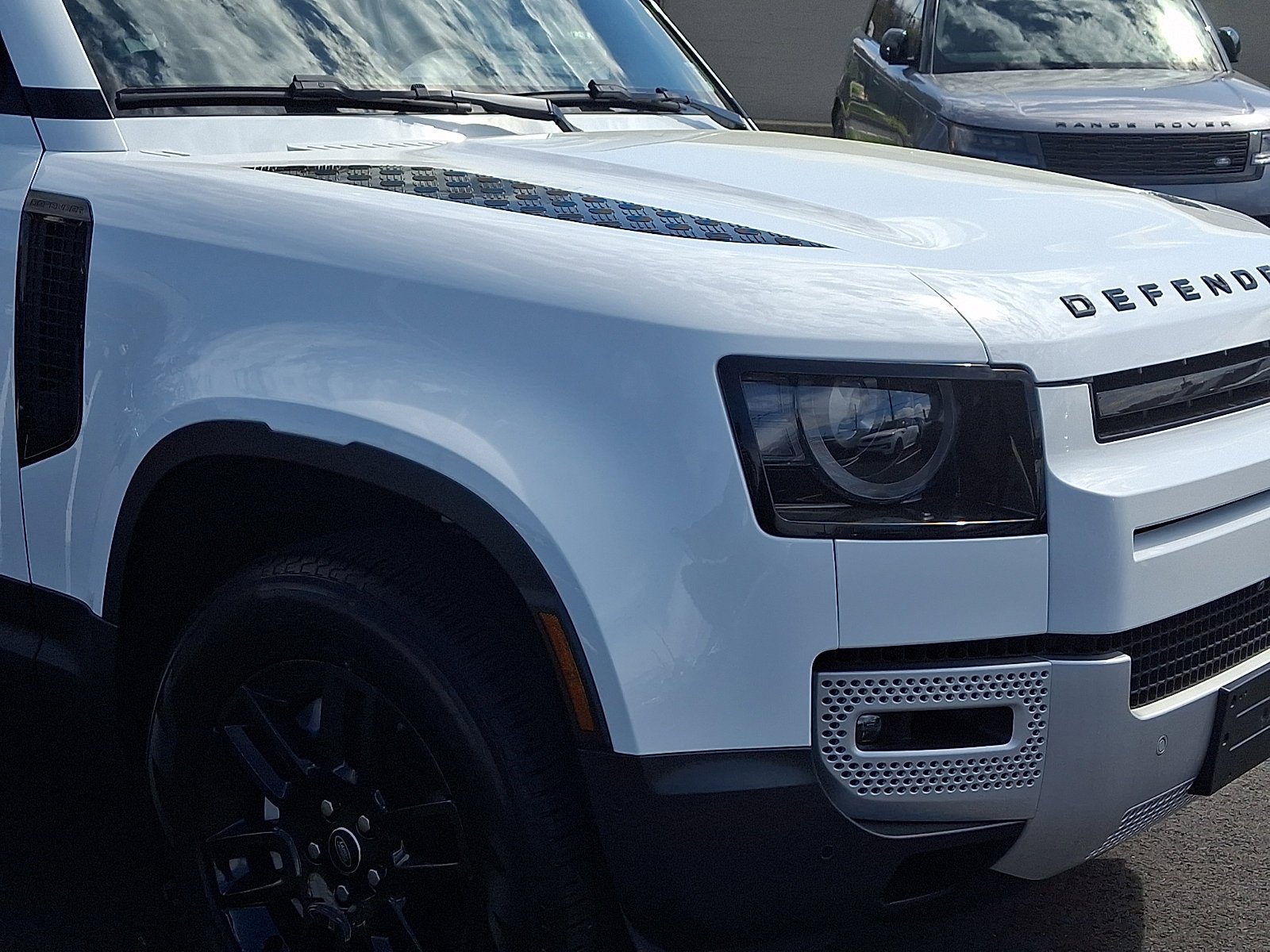 Used 2025 Fuji White   1Aa Land Rover S image 13