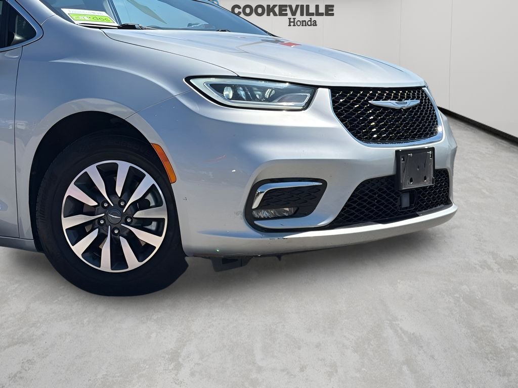 Used 2023 Silver Mist Clearcoat Chrysler Touring L image 3