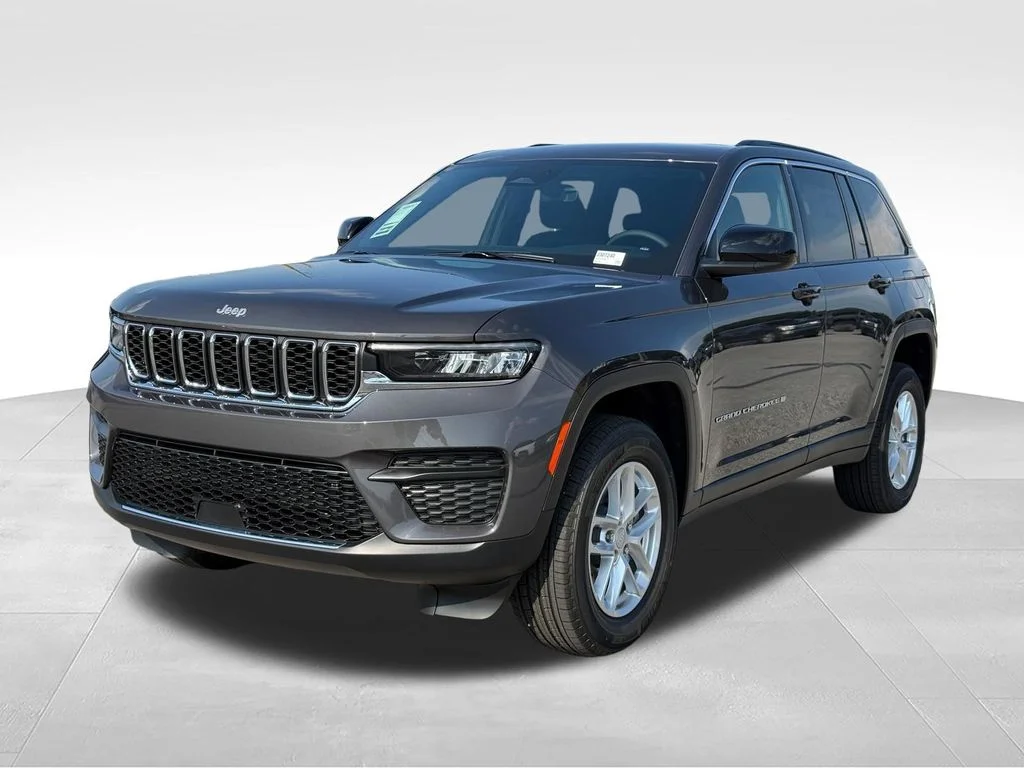 New 2026 Baltic Gray Metallic Clear-Coat Exterior Paint Jeep Laredo image 1