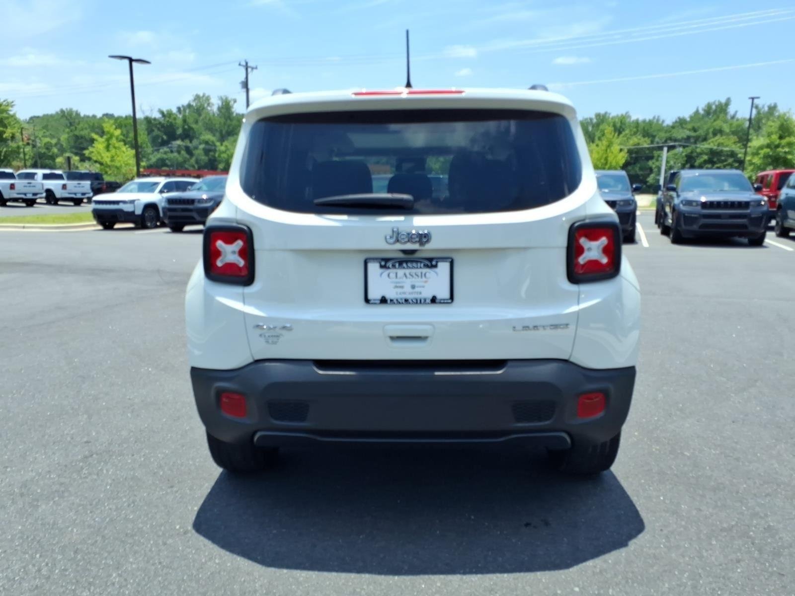 Used 2022 Alpine White Clearcoat Jeep Limited image 18