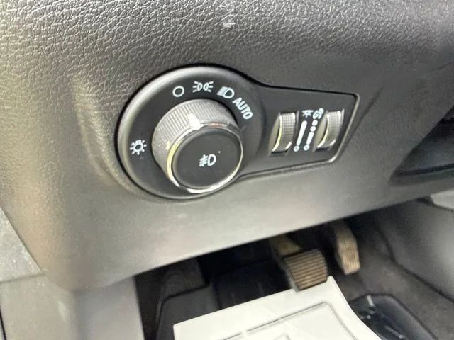 Used 2023 Black Jeep Latitude image 31
