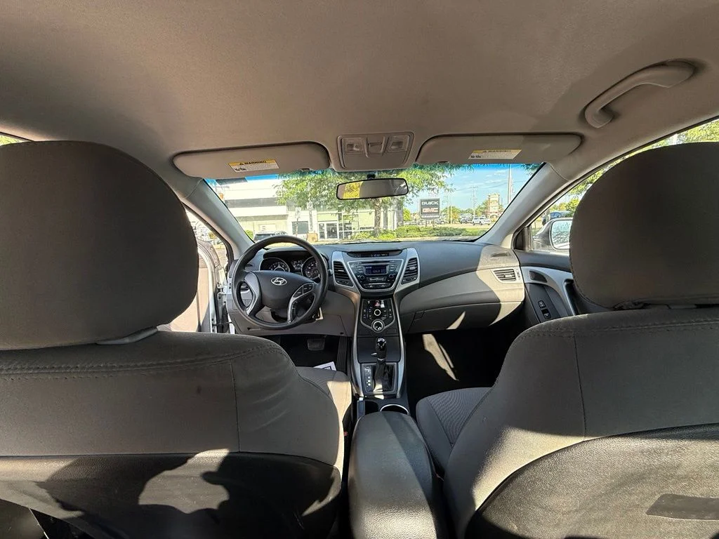 Used 2016 White Hyundai SE image 23