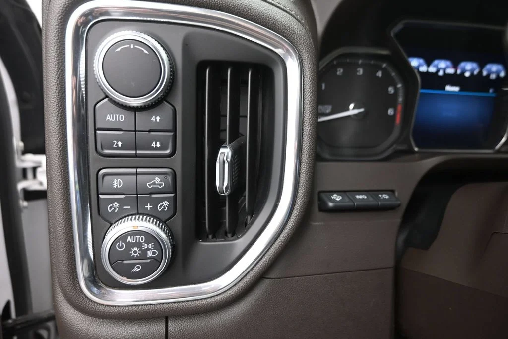 Used 2019 White GMC Denali image 19