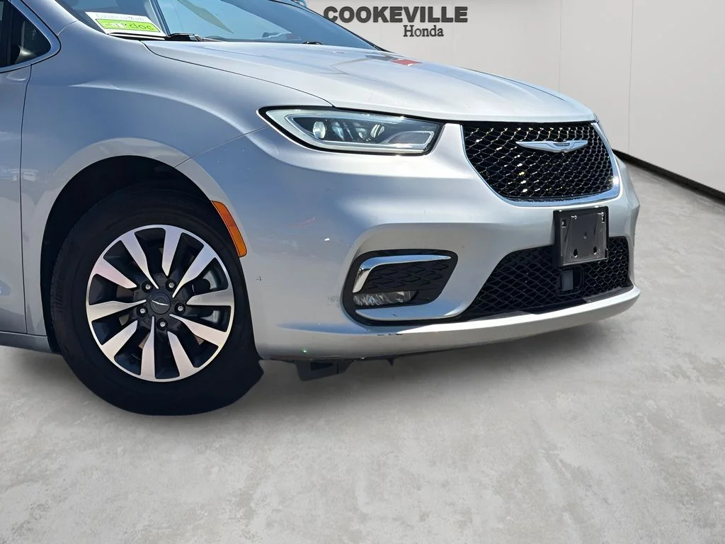 Used 2023 Silver Mist Clearcoat Chrysler Touring L image 3