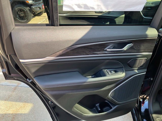 New 2026 Diamond Black Crystal Pearl-Coat Exterior Paint Jeep Limited Reserve image 23