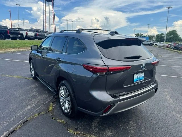 Used 2023 Magnetic Gray Metallic Toyota Platinum image 5