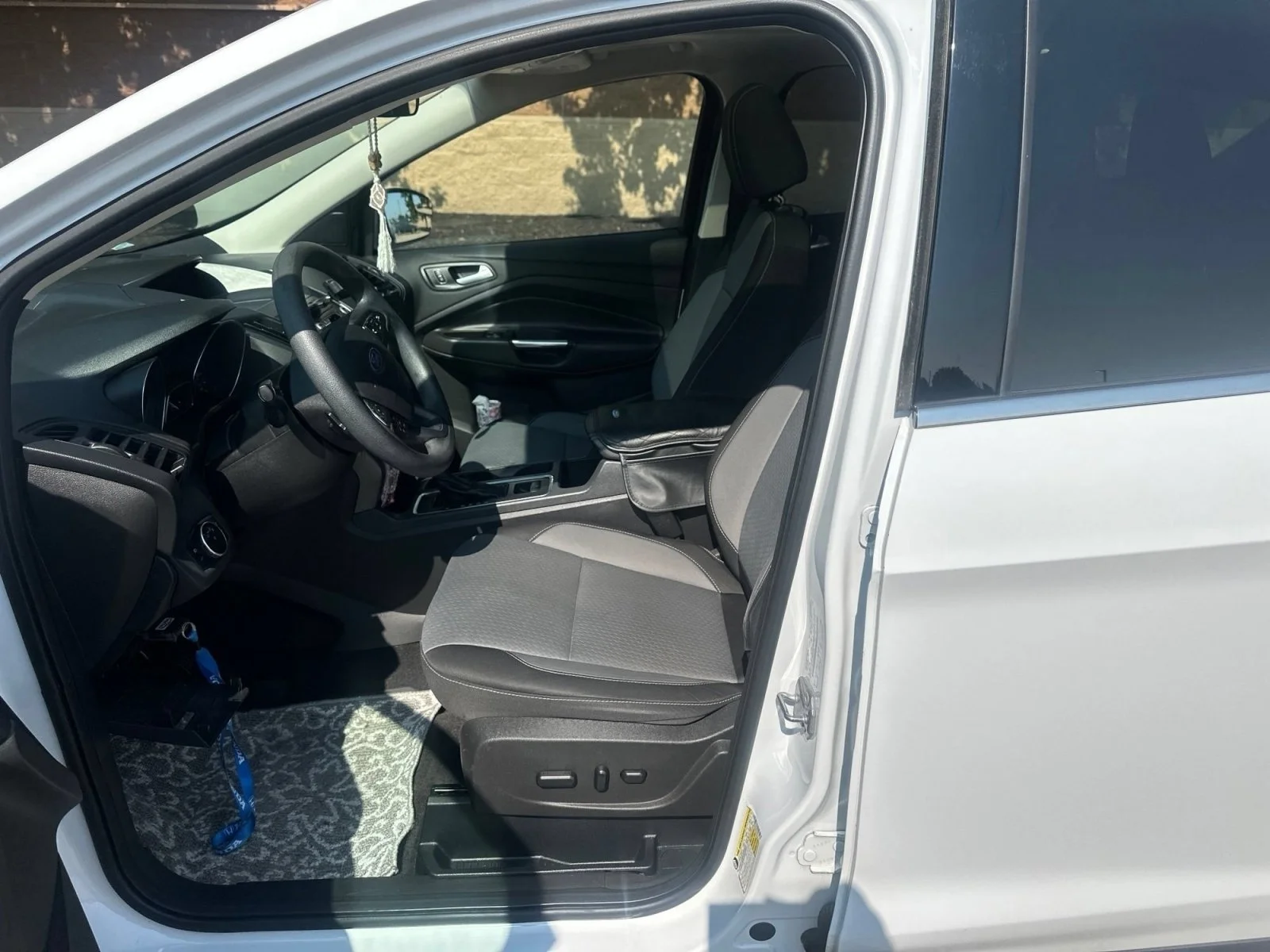 Used 2017 Oxford White Ford SE image 4