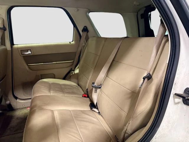Used 2011  Ford Limited image 10