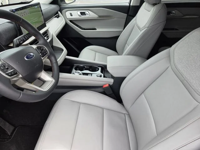 New 2026 Star White Metallic Tri-Coat Ford Active image 24
