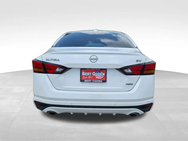 Used 2024 White Nissan 2.5 SV image 7