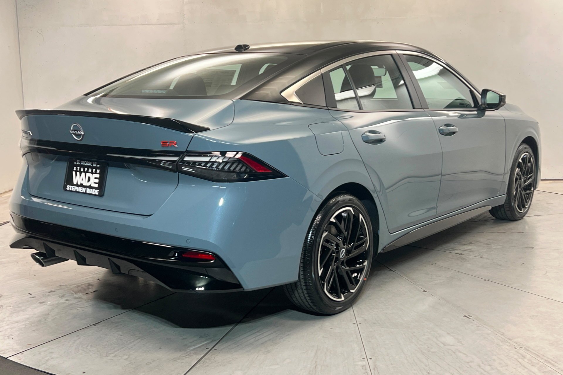 New 2026 Atlantic Gray Metallic / Super Black Two-tone Nissan SR image 6