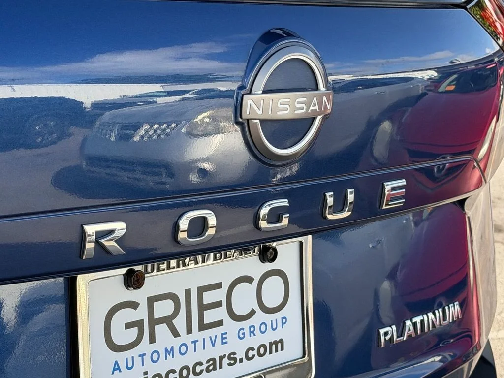 Used 2023 Blue Nissan Platinum image 14