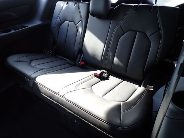 New 2026 Diamond Black Crystal Pearl-Coat Exterior Paint Chrysler Select image 14