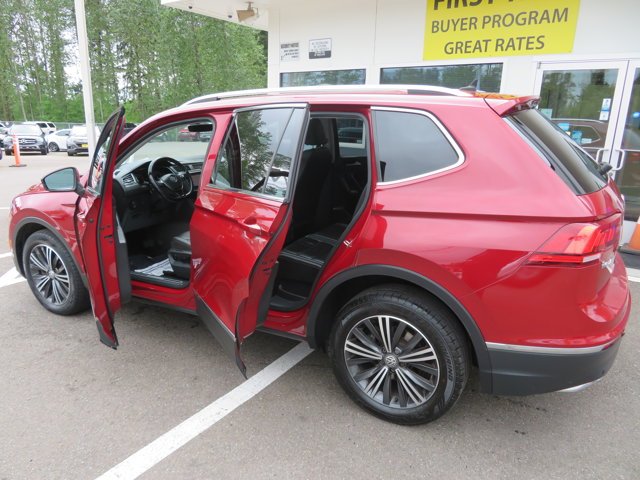 Used 2019 Cardinal Red Metallic Volkswagen SEL Premium image 8