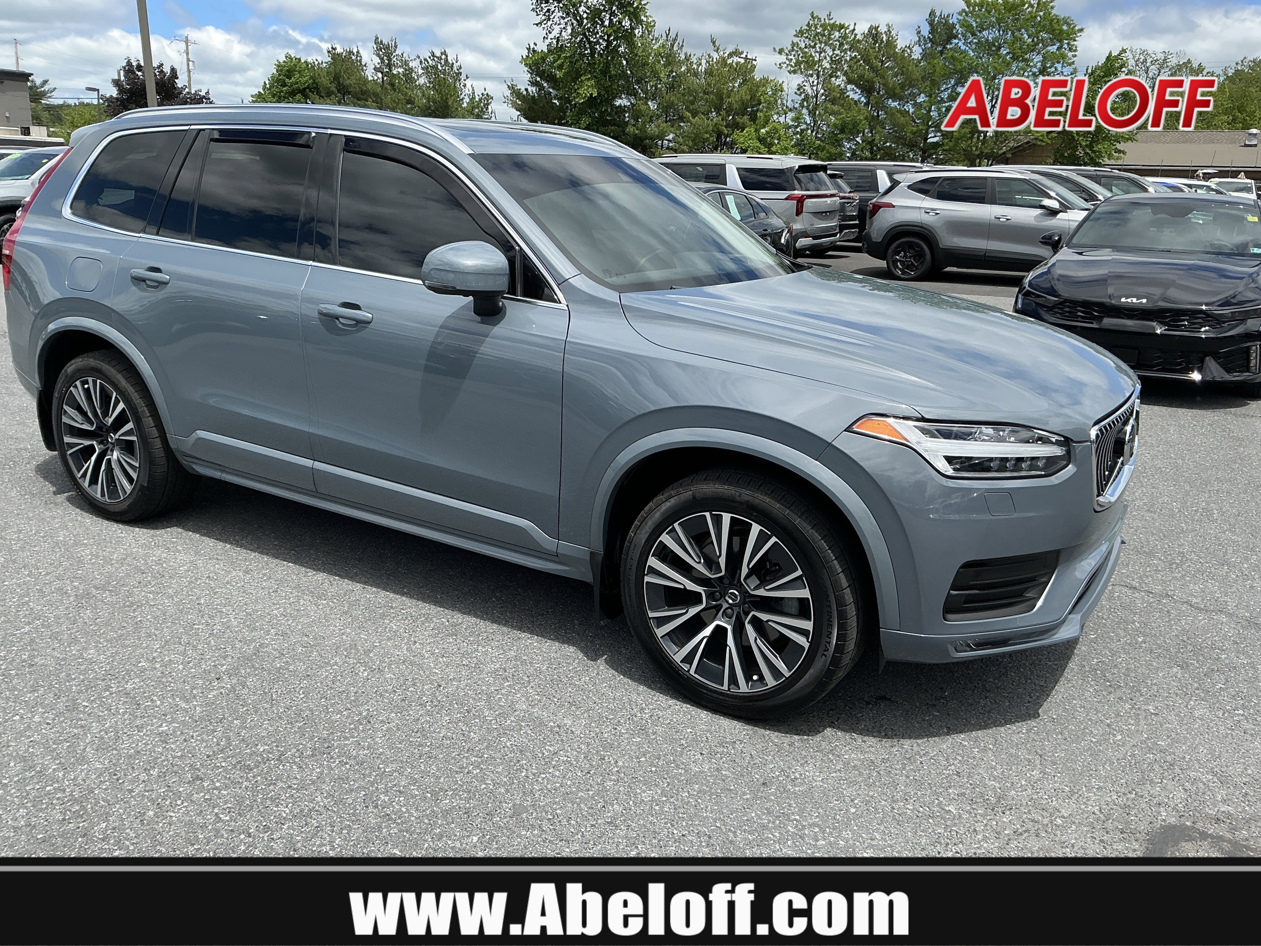 2022 Volvo XC90 T6 Momentum AWD's photo