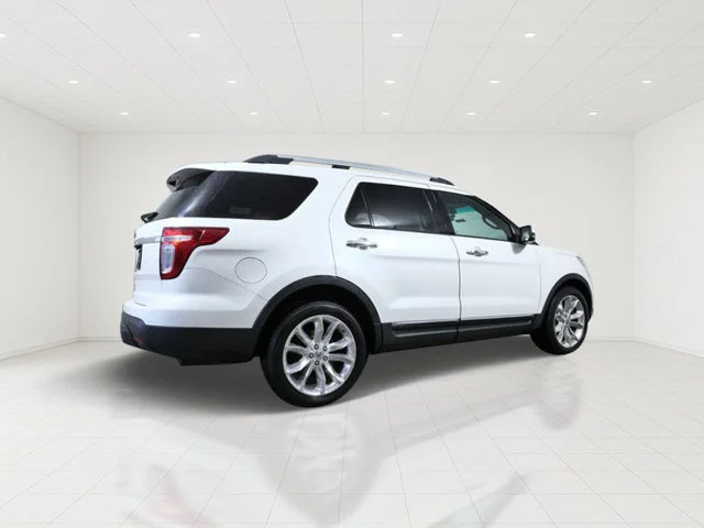 Used 2011 White Ford Limited image 6