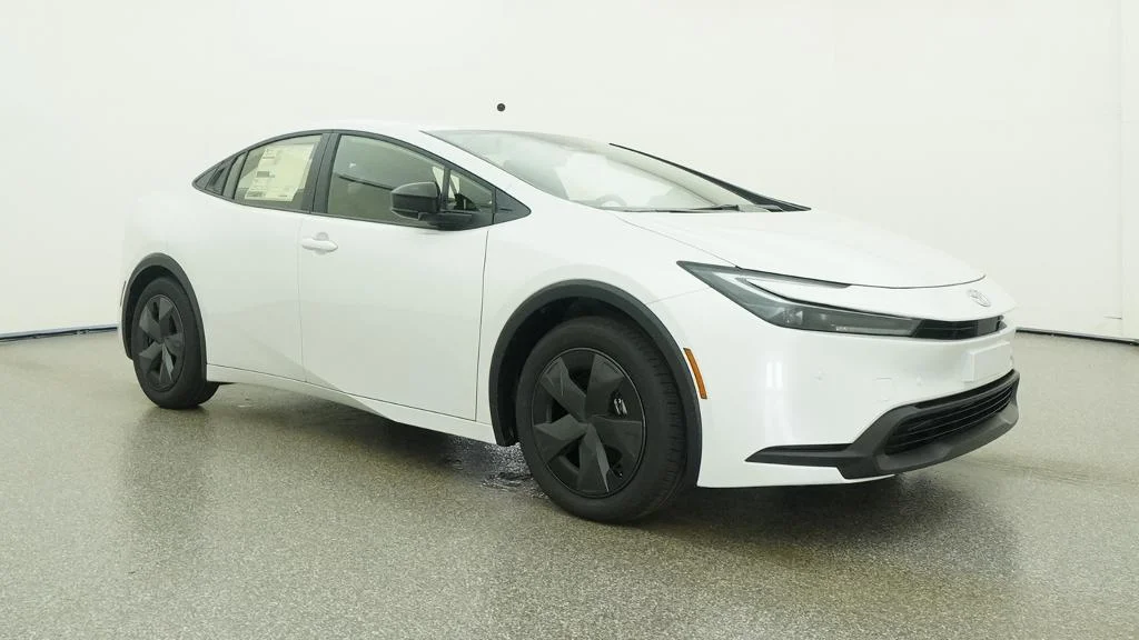 New 2027 Wind Chill Pearl Toyota LE image 9
