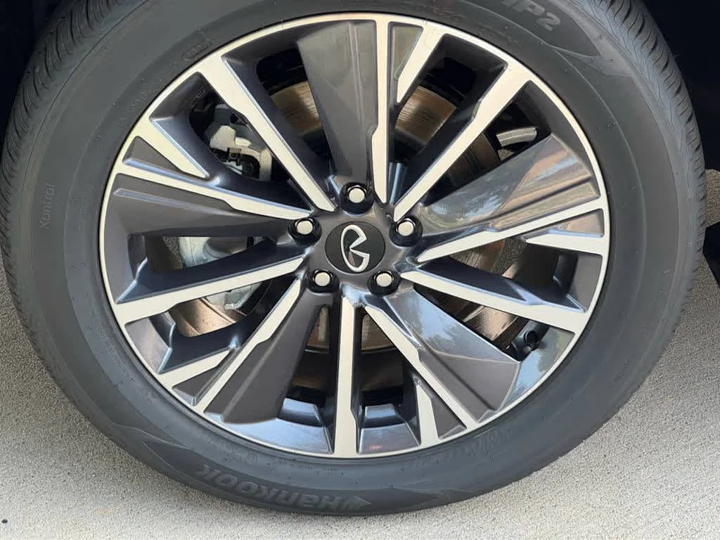 New 2027 HARBOR GRAY INFINITI Luxe FWD image 7