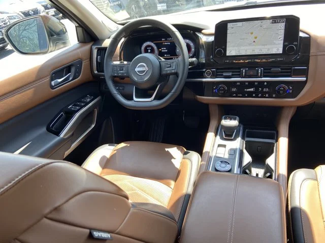 Certified Used 2024 Pearl White Tricoat/Super Black Nissan Platinum image 14