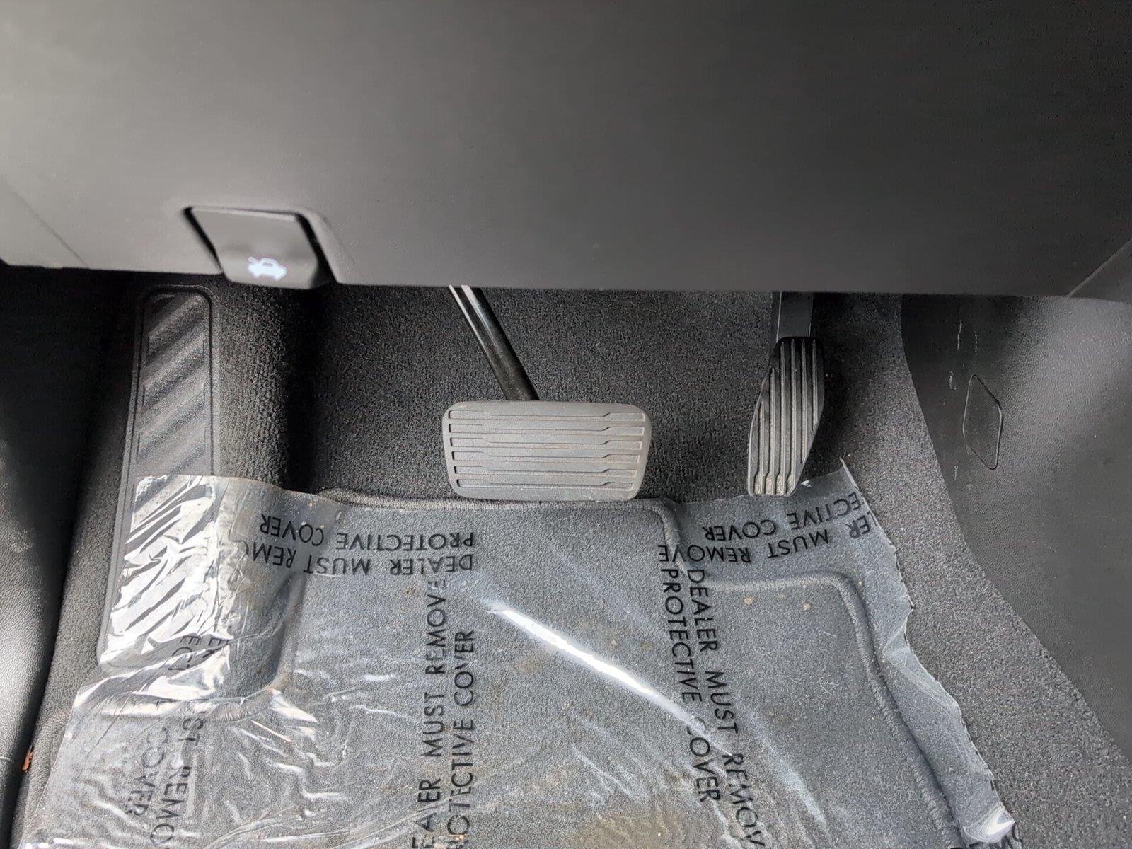 Used 2023 SUMMIT WHITE Chevrolet RST image 28