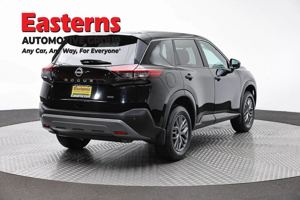Used 2023 Black Nissan S image 5