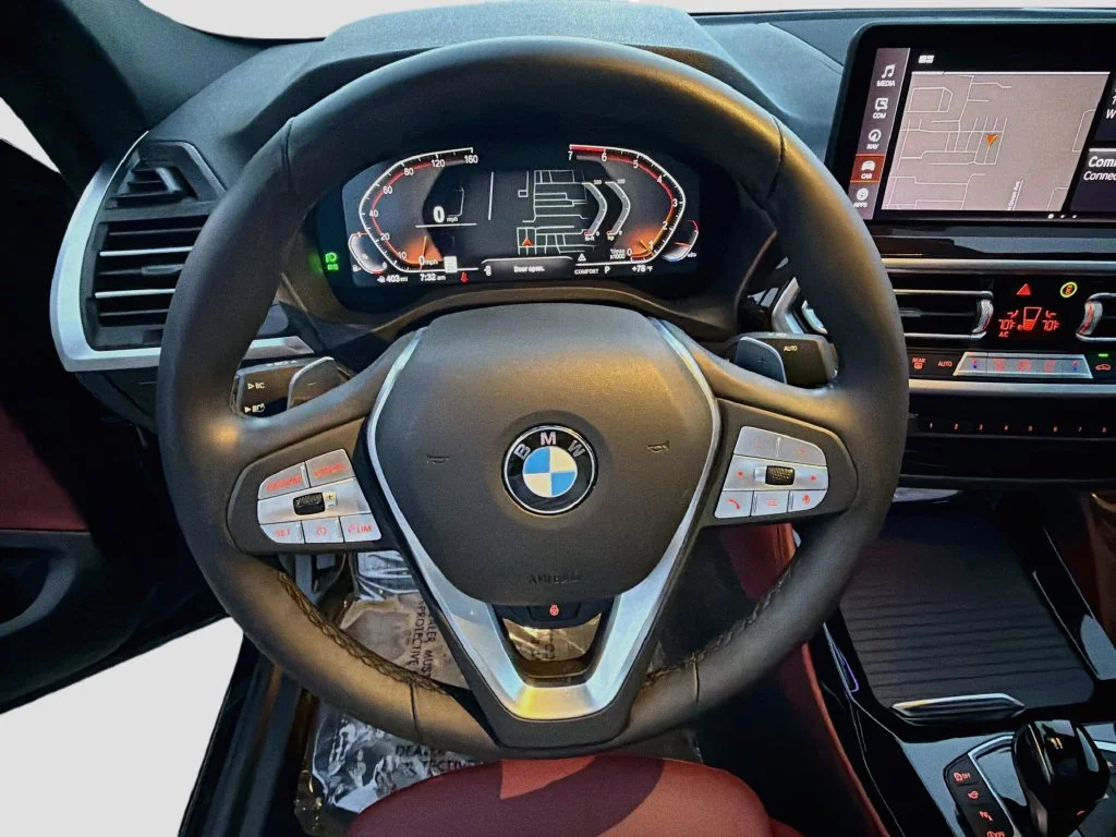 Used 2025 Gray BMW xDrive30i image 39