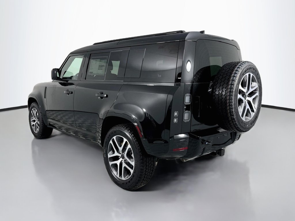 New 2026 Santorini Black Land Rover X-Dynamic SE image 3