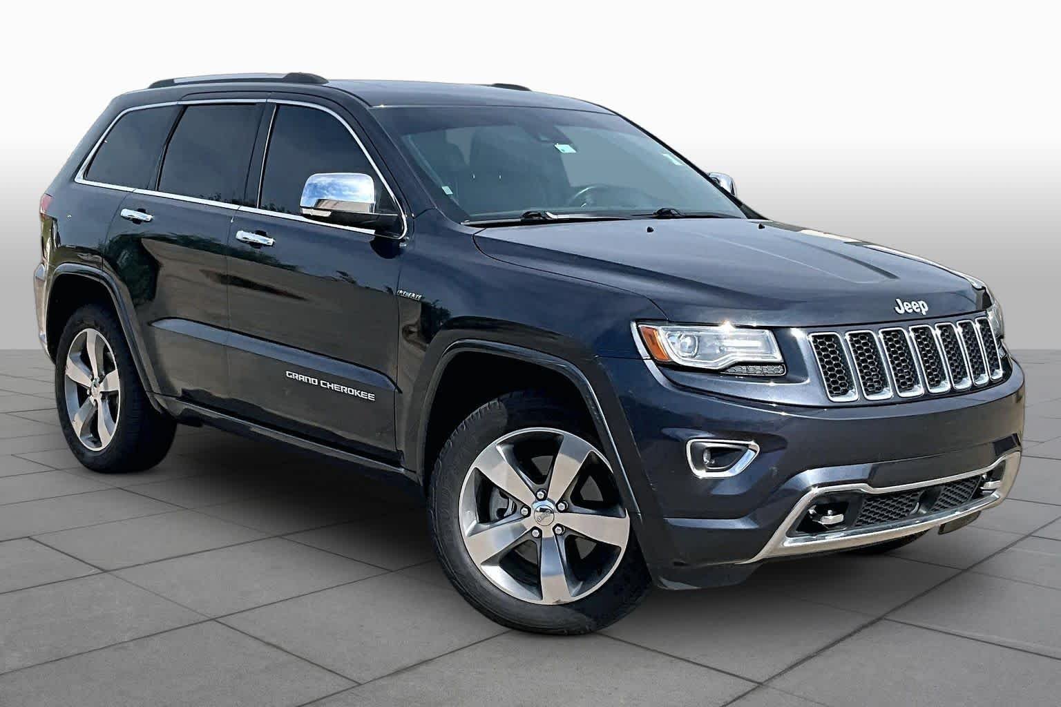 Used 2014 Maximum Steel Metallic Clearcoat Jeep Overland image 3