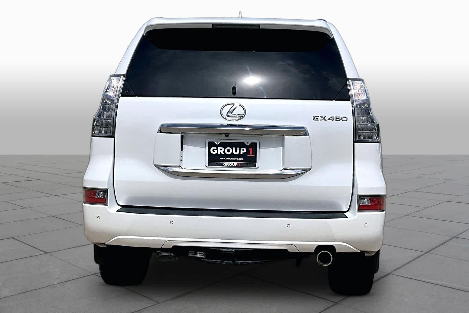 Used 2018 Starfire Pearl Lexus Luxury image 5