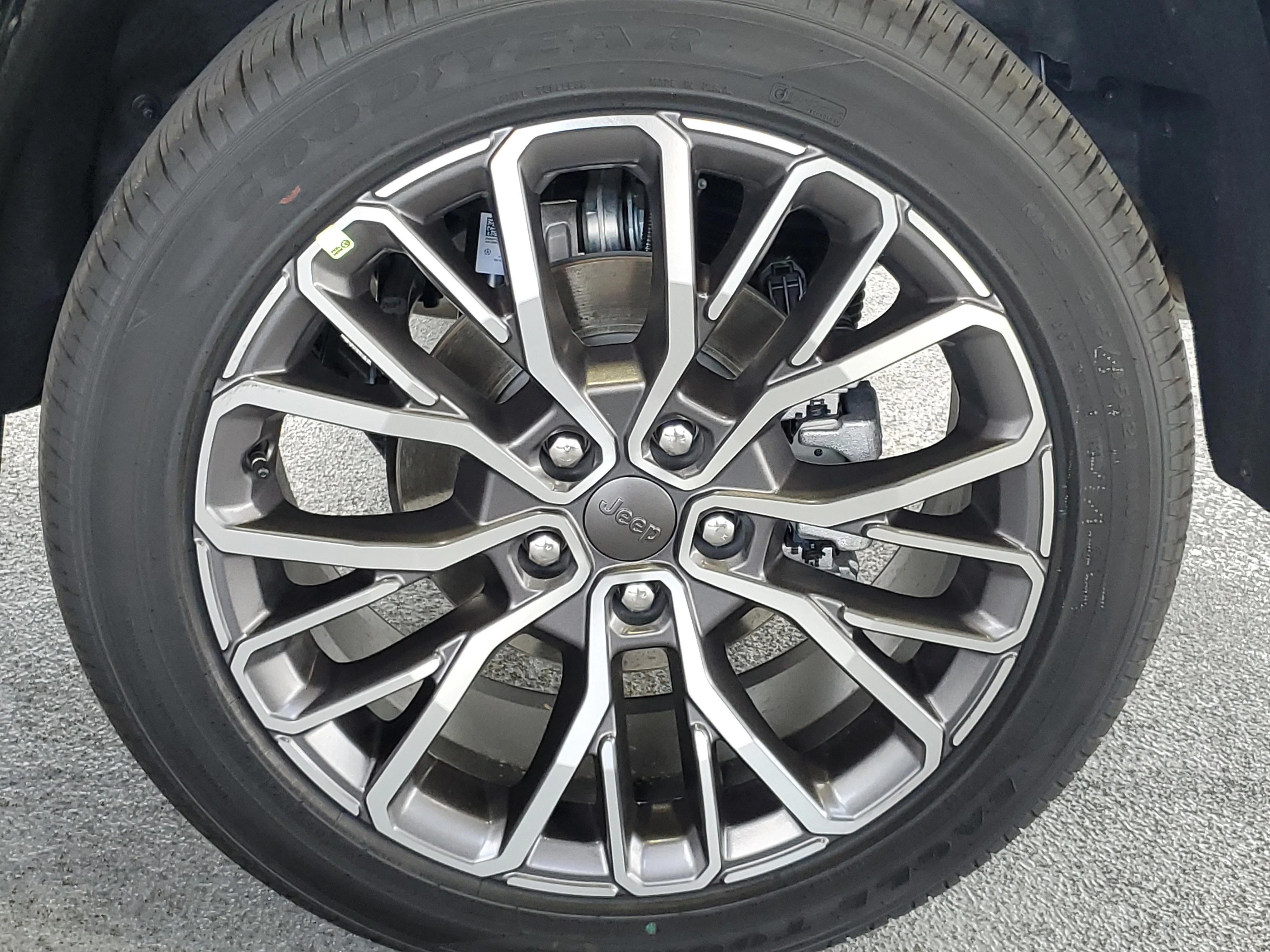 New 2026 Diamond Black Crystal Pearl-Coat Exterior Paint Jeep Summit image 7