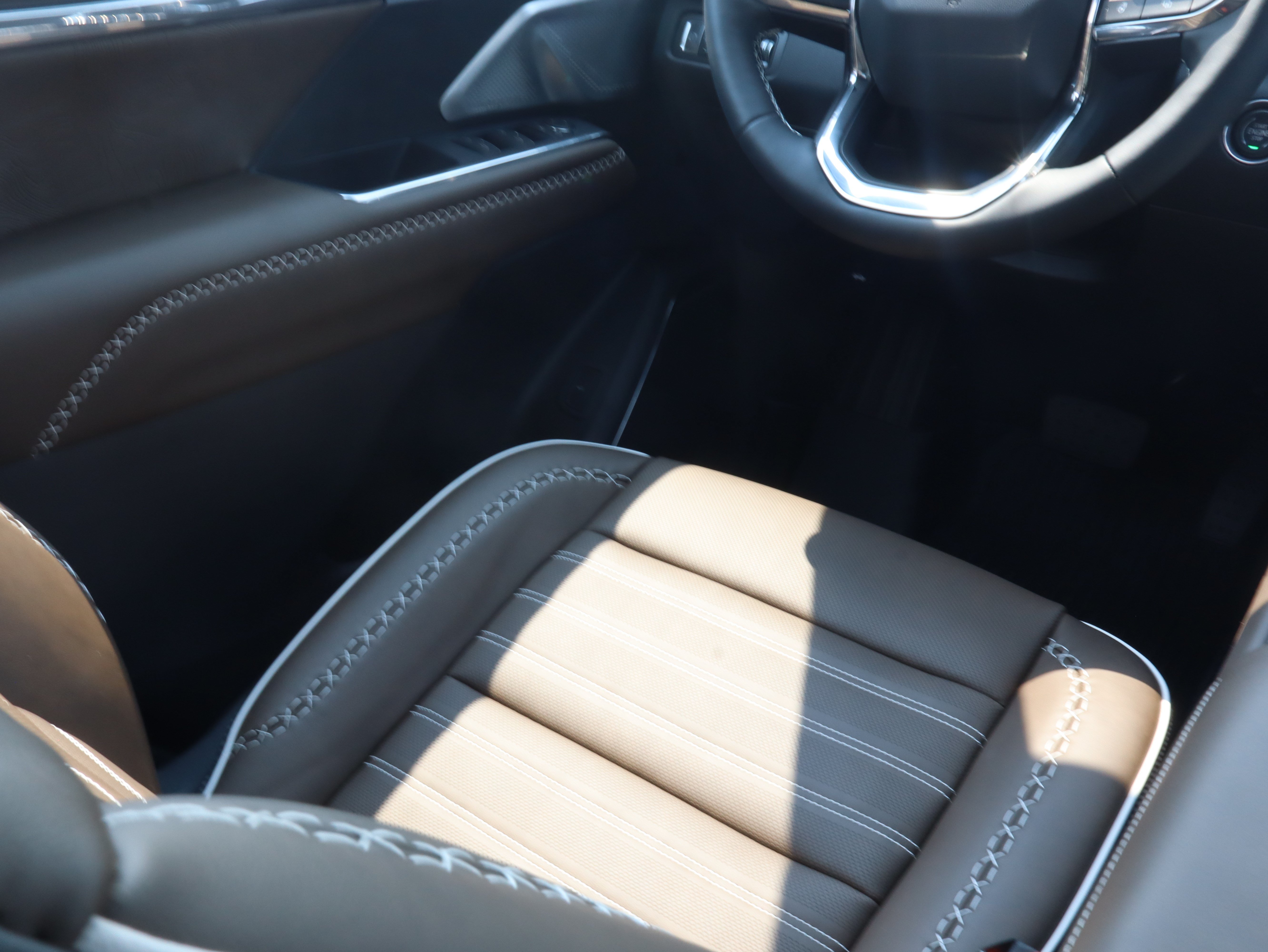 2026 GMC Acadia Denali Ultimate - Photo 13