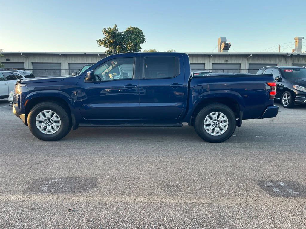 Used 2022 Blue Nissan SV image 3