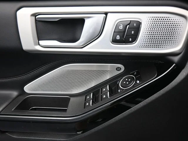 Used 2023 Silver Ford Platinum image 18