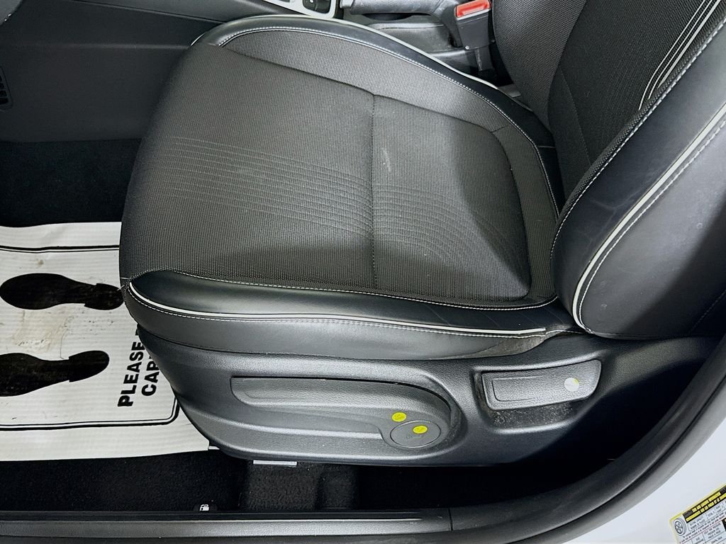 Used 2022 White Hyundai Limited image 19