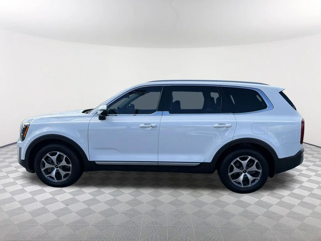 Used 2022 White Kia EX image 8