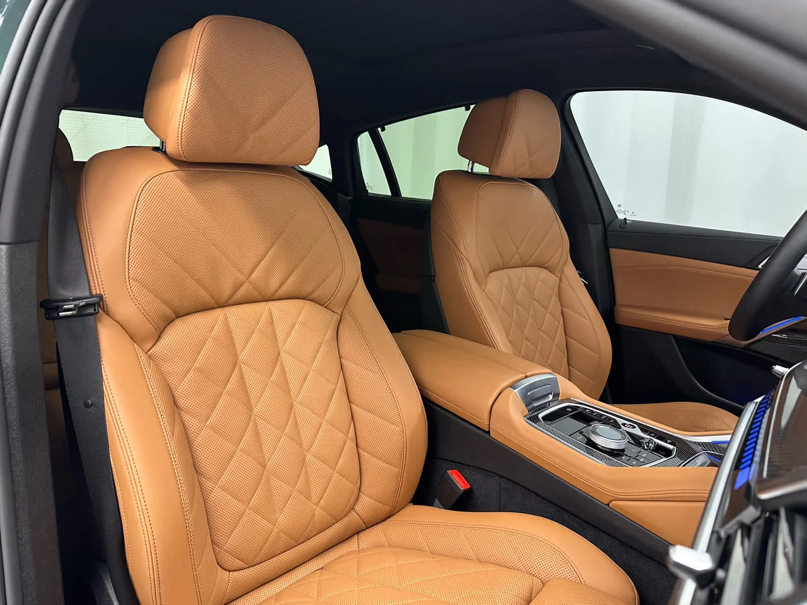 Used 2026 Oxford Green Metallic BMW M60i image 19