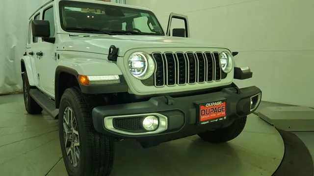 New 2026 Bright White Clear-Coat Exterior Paint Jeep Sahara image 14