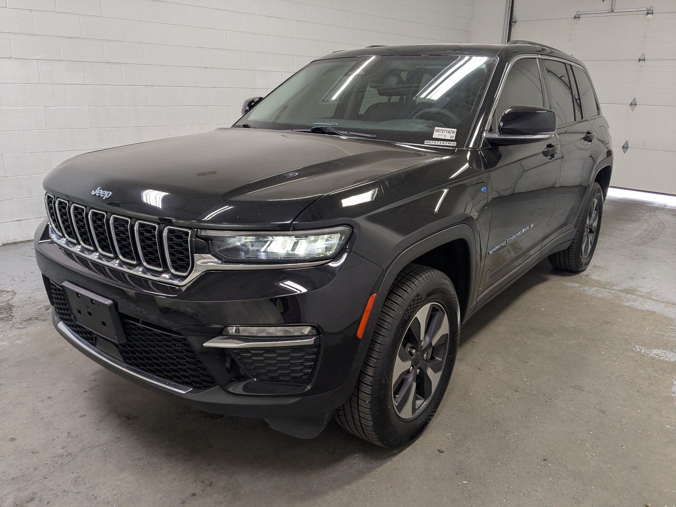 Used 2022 Diamond Black Crystal Pearlcoat Jeep 4xe image 9