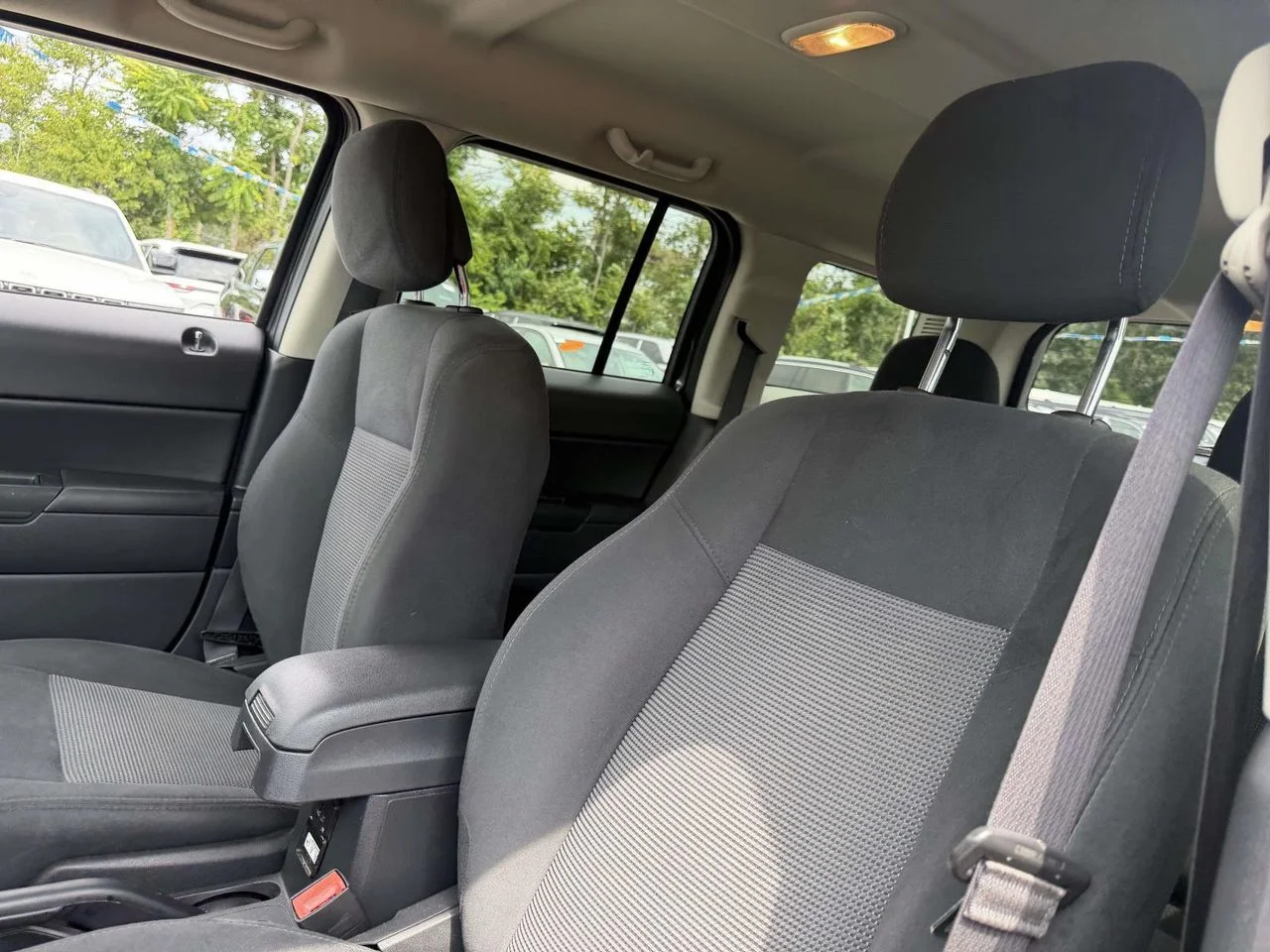 Used 2015 Granite Crystal Metallic Clearcoat Jeep Latitude image 16