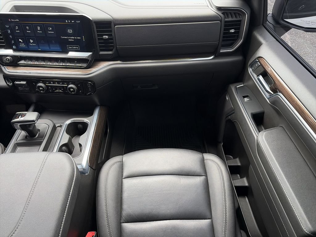 Used 2024 White Chevrolet RST image 18
