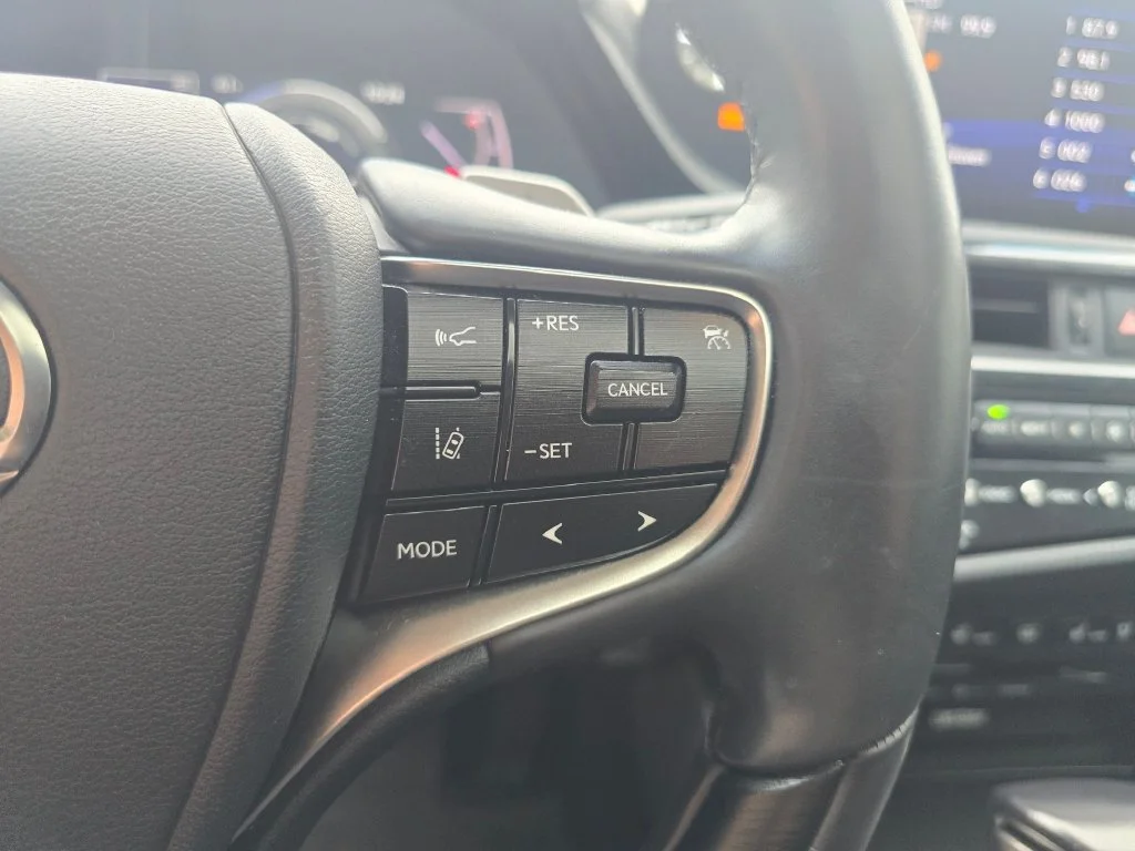 Certified Used 2022 IRIDIUM Lexus 300h Luxury image 18