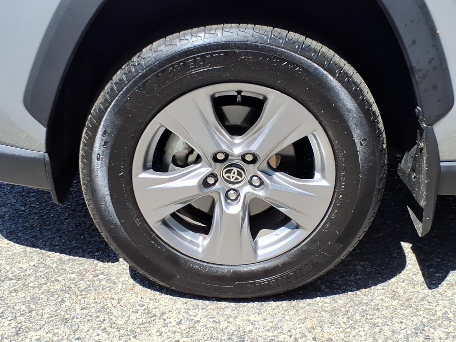 Used 2025 Silver Sky Metallic Toyota XLE image 4