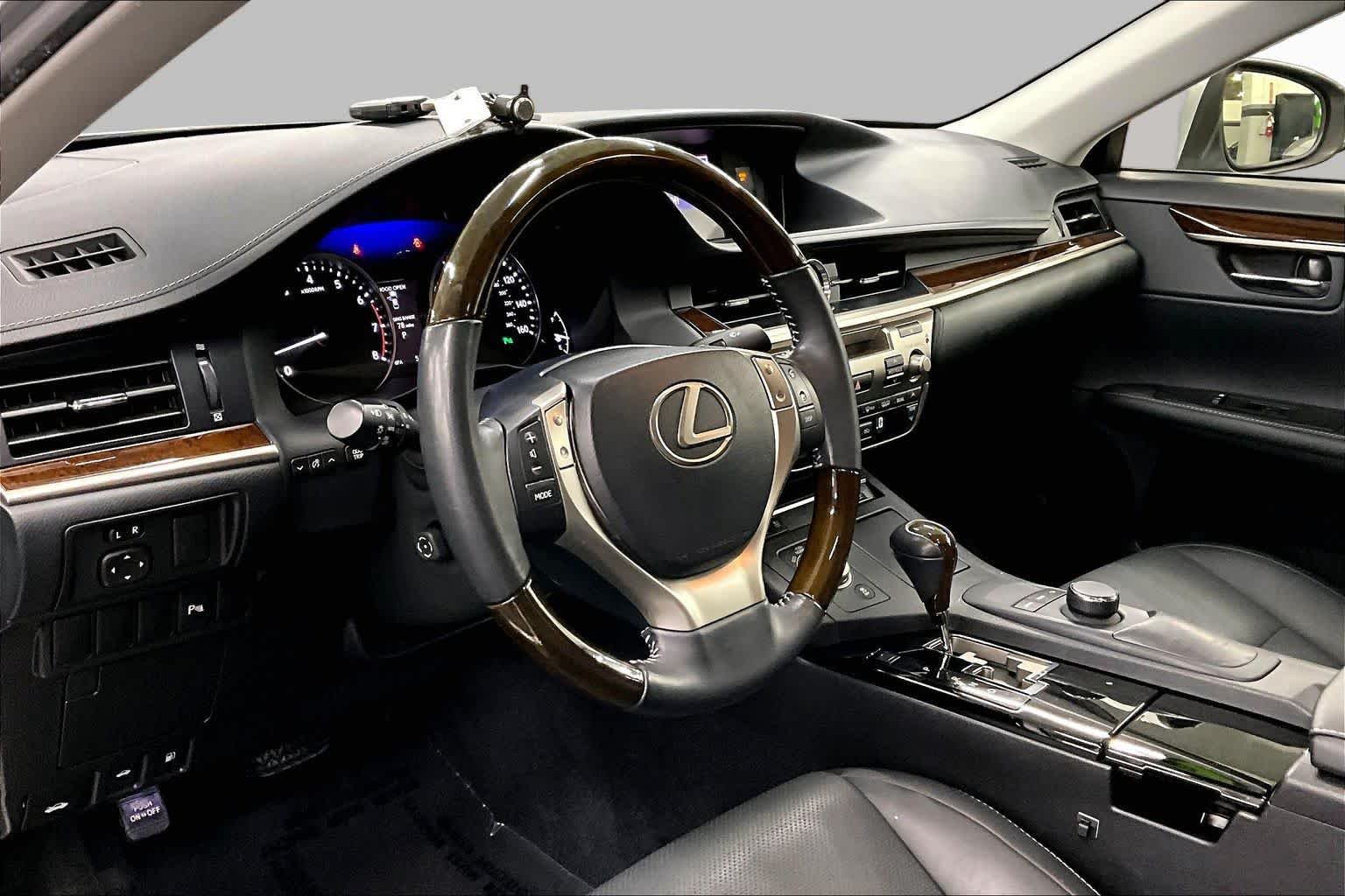 Used 2014 Silver Lining Metallic Lexus  image 17