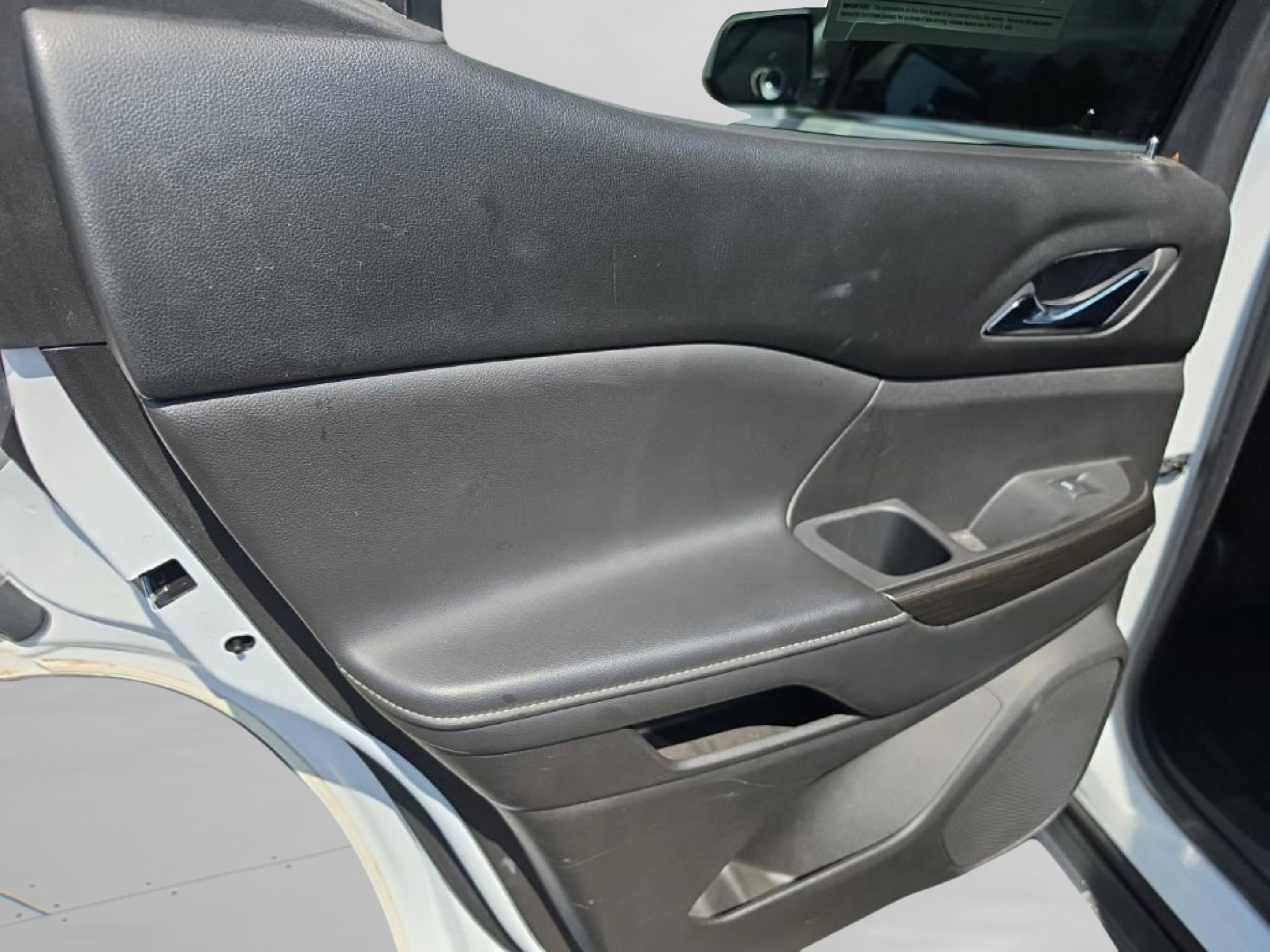 Used 2018 SUMMIT WHITE GMC SLT image 22