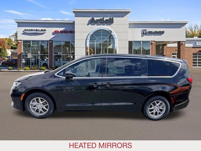 New 2026 Diamond Black Crystal Pearl-Coat Exterior Paint Chrysler Select image 5
